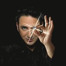 Dani Lary is a illusionist magician. His real name is Hervé Bitoun, he was born in Oran in 1958. It&#39;s really an incredible magician. - dani-lary-5091