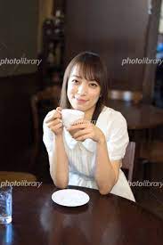 コーヒーを飲む女性 写真素材 [ 3767223 ] - フォトライブラリー photolibrary