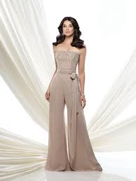 Eine elegante variante aus satin ist z.b. Jumpsuit Fur Hochzeit So Kann Die Braut Einen Eleganten Overall Tragen