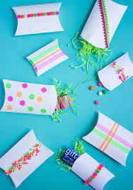 5 creative ways to decorate a gift box