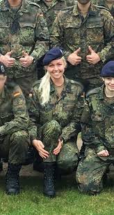 Media in category navy dress uniforms of bundeswehr the following 40 files are in this category, out of 40 total. Pin Von Corsair Auf Military Girls Bundeswehr Frauen Frauen In Der Armee Frauen Im Militar