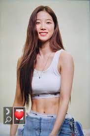 LE SSERAFIM's Kazuha Has Gone Viral For Her Insane Abs, But Fans Think  There Is Another Female K-Pop Idol Who Might Rival Her In Core Strength -  Koreaboo
