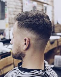 S'il n'est pas toujours facile pour un homme de trouver la coiffure idéale, sa coupe de idées de coupes de cheveux homme qui ont passé l'épreuve du temps. Coupes De Cheveux Courts Pour Hommes Cheveux Masculins Coupe De Cheveux Courte Cheveux Masculins Coupe De Cheveux