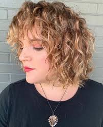 It's not curls that we want here, just waves. Short Haircuts For Oval Faces And Curly Hair 130