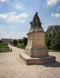 File:Jean Baptiste Lamarck statue - EUtouring.jpg - Wikimedia Commons