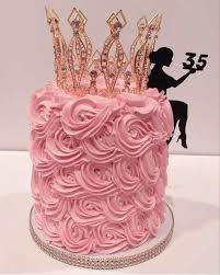 The only circumstance where more people are staring at the cake. 50 Queen Cake Design Cake Idea March 2020 Queen Cakes Queens Birthday Cake 25th Birthday Cakes