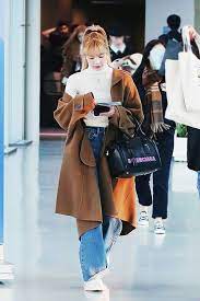 Blackpink lisa, the swag queen, looked chic while making her way through the airport on april 20, 2018. Lisa Airport Fashion Long Brown Coat Korean Airport Fashion Airport Fashion Kpop Blackpink Fashion