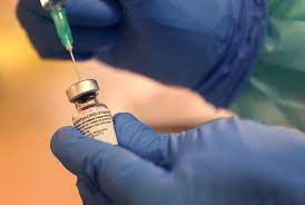 In the future, doctors are to decide individually whether the benefits of vaccination outweigh the risks of side effects. Scarce Doses And Empty Vaccination Centres Germany S Vaccine Rollout Headache Reuters