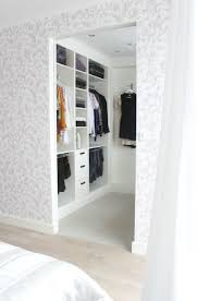 But the truth is, no matter how much square footage you have piles of clutter can still happen. 5 Small Walk In Closet Organization Tips And 40 Ideas Digsdigs