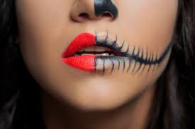 Halloween may be considered a fun, family holiday today, but its history is steeped in tradition and mystery. Die 5 Coolsten Halloween Make Ups Easy Nachgeschminkt