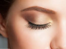 The best texture to start with as a novice know how to apply your eyeshadow. How To Apply Your Eye Shadow Like A Pro Frends Beauty Blog