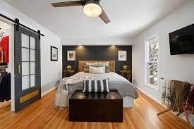 Small Bedroom With A Queen Bed