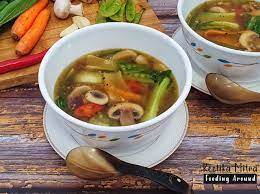 vegetable clear soup with fried garlic