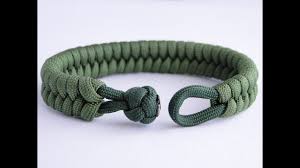 Also it's not as secure as the lanyard knot which looks good and keeps everything in place. How To Make A Fishtail Knot And Loop Paracord Survival Bracelet Clean Way Youtube