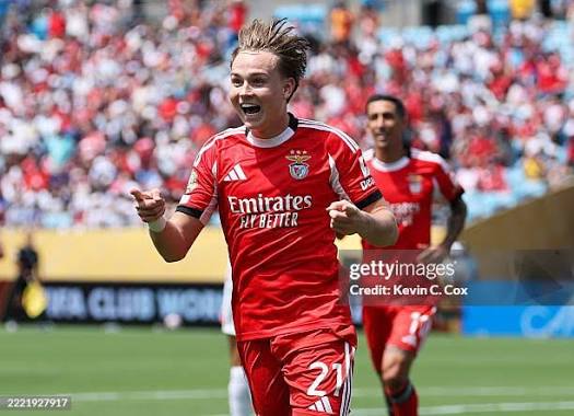 279,930 Sl Benfica Photos & High Res Pictures - Getty Images