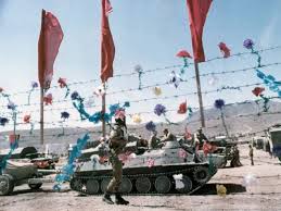 On april 14, 1979, the afghan government requested that the ussr send 15 to 20 helicopters with their crews to afghanistan, and on june 16, the soviet government responded and sent a detachment of tanks, bmps, and crews to guard the government in kabul and to secure the bagram and shindand airfields. Geschichte Das Afghanistan Debakel Der Sowjetunion Archiv