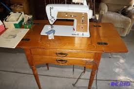 Full range of singer sewing machines with free uk delivery. Vintage Early 1960 S Singer Sewing Machine In Cabinet Estate Auction 20 Household 5 Of 5 K Bid
