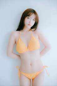 손예은 Son Ye-Eun - 2022 - Orange Swimsuit : r/cutekorean