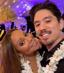 who is mariah carey dating in 2022