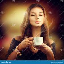 Картинки девушка с чашкой кофе