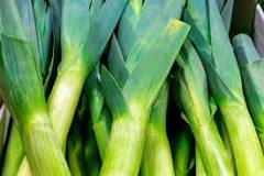 What can you do with the green part of leeks?