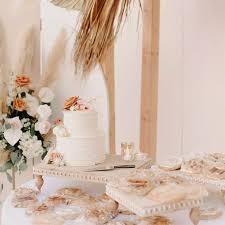 31 Wedding Cake Table Décor Ideas