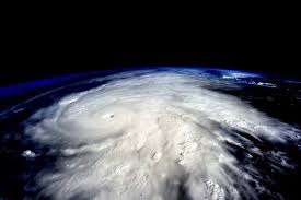 Los ciclones tropicales extraen su energía de la condensación de aire húmedo, produciendo fuertes vientos. Explicamos Cual Es El Lado Sucio De Un Sistema Tropical Wftv