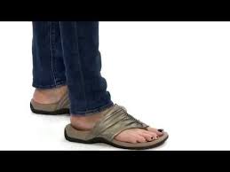 taos gift women s sandal you