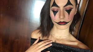 clown halloween makeup look