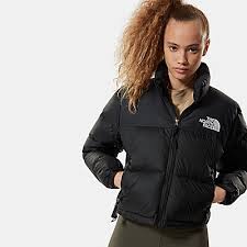 Padded and filled with down feathers for unbeatable warmth and a luxe look, get yourself a nupste jacket to wear on the daily commute and long weekend walks. Nuptse Jacke Kurzgeschnitten Fur Damen The North Face