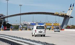 The bridge connects butterworth on the mainland side of the state with gelugor on the island, crossing the selatan strait. Thumbs Up For Cheaper Toll The Star