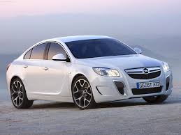 Tasarımda agresif detayların yanında kalite seviyesi de son derece yüksek görünüyor. Opel Insignia Opc 2010 Pictures Information Specs