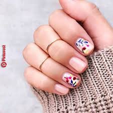 33 Super Pretty Flower Nail Designs To Copy New Hairstyle