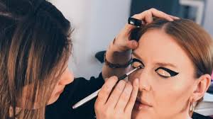 8 tips for an aspiring makeup artist