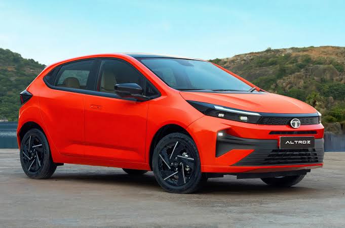 Tata Altroz (2026) - Price, Mileage & Expert Reviews | Autocar India