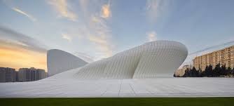 Özdemir'e binanın mimarı saffet kayabekiroğlu eşlik. Heydar Aliyev Center Zaha Hadid Architects
