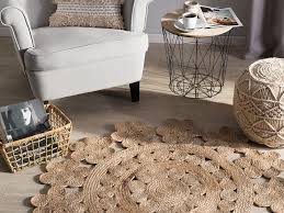 Der charmante sebra teppich hat einen durchmesser von 120 cm und ist ideal als unterlage für. Teppich Beige Jute O 120 Cm Birecik Beliani De