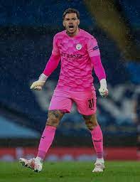 Ederson santana de moraes (born 17 august 1993), commonly known as ederson, is a brazilian footballer who currently plays for the brazil national football team and premier league club manchester city as a goalkeeper. Ederson Moraes Facebook