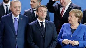 French president emmanuel macron and german chancellor angela merkel have called for allocating more funding to the world health organization (who) and expanding its powers to make it more capable of fighting future pandemics. Merkel Erdogan Und Macron Beraten Uber Fluchtlinge In Griechenland