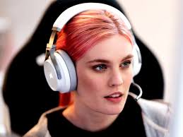 For the thirty dollar price premium, the se model of the virtuoso rgb offers aluminum ear cups, a microphone with a larger capsule and a stitched carrying case. Corsair Virtuoso Rgb Wireless Se Edel Gaming Headset Fur 200 Euro Notebookcheck Com News