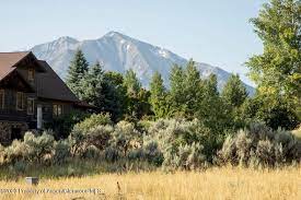 homes in river valley ranch