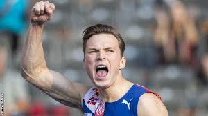 And to top it all off, warholm is just an all around great guy! Karsten Warholm Breaks Kevin Young S 29 Year Old 400m Hurdles World Record Fa Sports