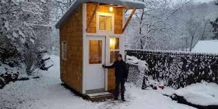 A 12-year-old boy builds the smallest house ever seen in his garden! - Houses - Tips and Crafts