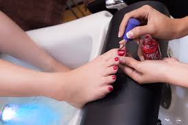 6 recommended nail salons in town