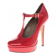 Тези дамски обувки на висок ток червени са леки и комфортни създават усещане за лекота и елегантност. Cherveni Obuvki Na Visok Tok S Efektno Zakopchavane Secretzone Bg