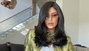 kylie jenner flaunts her natural beauty