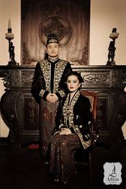 Baim wong dan paula verhoeven menikah pada tahun 2008 silam, pernikahan mereke memilih konsep 15 foto prewedding sakral dengan pakaian adat indonesia, mau coba? Foto Prewedding Foto Prewedding Jawa Klasik