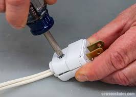 Extension cords are an essential item to have around the home, yard, or garage. How To Wire A Plug Tutorial Video Saws On Skates