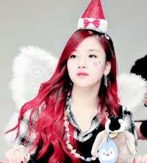 During the competition, dahyun sported dark brown hair with some parts dyed pink. K Pop 1051596 Twice Edits Red Hair And Dahyun On Favim Com