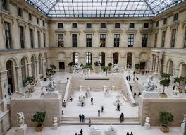 the louvre ups its social a